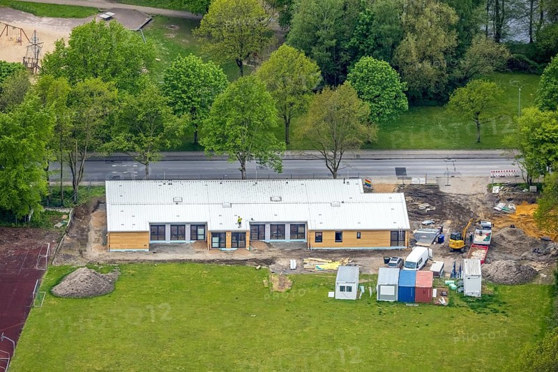 Aerial view, construction site and new building of modular kindergarten at Berliner Straße, Zweckel, Gladbeck, Ruhr area, North Rhine-Westphalia, Germany, DE, Europe, kindergarten, day nursery, day care centre, day nursery, aerial view, aerial photography, aerial photography, modular KITA, overview, bird's-eye view, overview