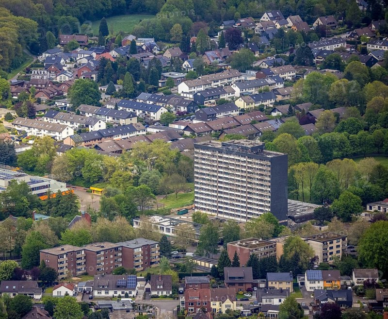 Aerial view, planned demolition high-rise business centre Rentfort-Nord, Schwechater Straße, Rentfort, Gladbeck, Ruhr area, North Rhine-Westphalia, Germany, demolition, DE, Europe, high-rise, high-rise ruins, aerial view, aerial photography, aerial photography, overview, bird's-eye view, overview