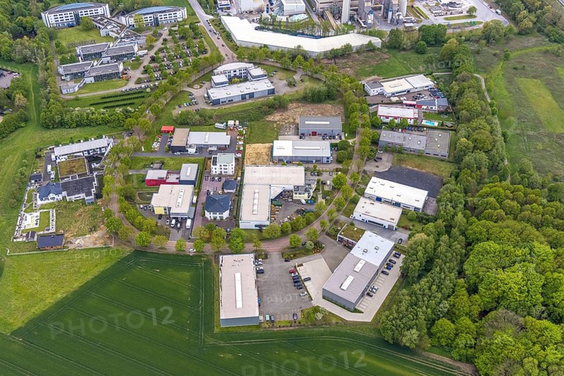 Aerial view, IWG Innovationszentrum Wiesenbusch Gladbeck, Gewerbepark Am Wiesenbusch, Rentfort, Gladbeck, Ruhr area, North Rhine-Westphalia, Germany, DE, Europe, commercial buildings, business district, business centre, commercial space, commercial area, commercial use, autumn colours, industrial area, industrial location, aerial photograph, aerial photography, aerial photography, rental space, overview, bird's-eye view, birds-eyes view, overview