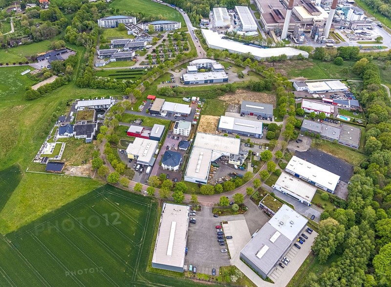 Aerial view, IWG Innovationszentrum Wiesenbusch Gladbeck, Gewerbepark Am Wiesenbusch, Rentfort, Gladbeck, Ruhr area, North Rhine-Westphalia, Germany, DE, Europe, commercial buildings, business district, business centre, commercial space, commercial area, commercial use, autumn colours, industrial area, industrial location, aerial photograph, aerial photography, aerial photography, rental space, overview, bird's-eye view, birds-eyes view, overview
