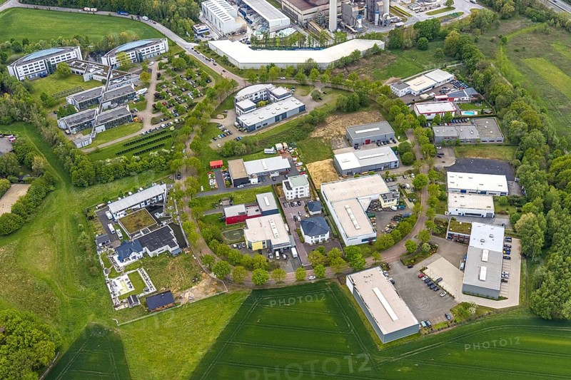 Aerial view, IWG Innovationszentrum Wiesenbusch Gladbeck, Gewerbepark Am Wiesenbusch, Rentfort, Gladbeck, Ruhr area, North Rhine-Westphalia, Germany, DE, Europe, commercial buildings, business district, business centre, commercial space, commercial area, commercial use, autumn colours, industrial area, industrial location, aerial photograph, aerial photography, aerial photography, rental space, overview, bird's-eye view, birds-eyes view, overview