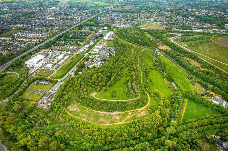 Aerial photograph, Moltke spoil tip, Natroper Feld nature reserve, Brauck, Gladbeck, Ruhr area, North Rhine-Westphalia, Germany, spoil tip, DE, Europe, spoil tip, Graf Moltke spoil tip, aerial photograph, aerial photography, aerial photography, Moltke spoil tip, nature reserve, overview, bird's-eye view, overview