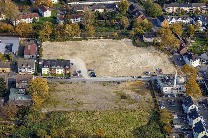 Aerial view, construction site after demolition of the furniture store Tacke and mosque Türkisch-Islamischer KulturVerein Wielandstraße in the district Butendorf in Gladbeck, Ruhr area, North Rhine-Westphalia, Germany, demolition, place of worship, construction site, building site, DE, Europe, Gladbeck, religious community, place of worship, church, church community, denomination, aerial view, aerial photography, aerial photography, mosque, furniture paradise, religion, overview, bird's eye view, birds-eyes view, overview