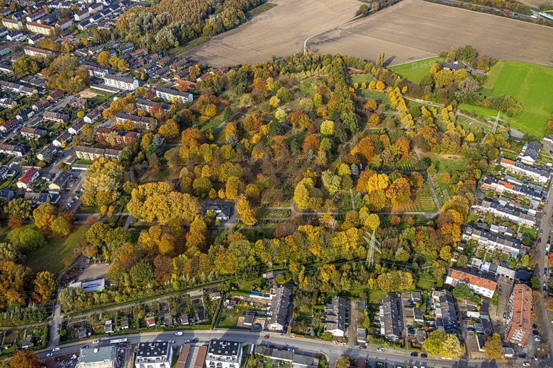 Aerial view, autumn colours at Brauck cemetery in the Brauck district of Gladbeck, Ruhr area, North Rhine-Westphalia, Germany, burial site, DE, Europe, cemetery, memorial, Gladbeck, Gottesacker, graves, burial ground, aerial photograph, aerial photography, aerial photography, resting place, overview, bird's-eye view, overview