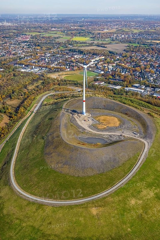 Aerial view, Mottbruchhalde with wind turbine in the district Brauck in Gladbeck, Ruhr area, North Rhine-Westphalia, Germany, DE, Europe, Gladbeck, aerial view, aerial photography, aerial photography, overview, bird's-eye view, WEA, wind energy, wind turbine, wind power, wind energy plant, wind turbines, birds-eyes view, overview