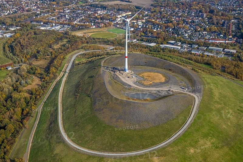 Aerial view, Mottbruchhalde with wind turbine in the district Brauck in Gladbeck, Ruhr area, North Rhine-Westphalia, Germany, DE, Europe, Gladbeck, aerial view, aerial photography, aerial photography, overview, bird's-eye view, WEA, wind energy, wind turbine, wind power, wind energy plant, wind turbines, birds-eyes view, overview