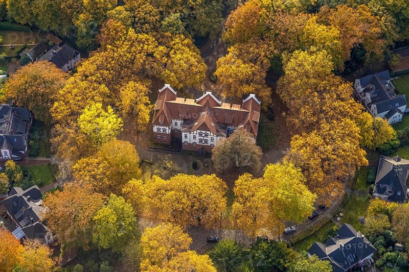 Aerial view, music school of the city of Gladbeck in the autumnal forest in the district Rentfort in Gladbeck, Ruhr area, North Rhine-Westphalia, Germany, DE, Europe, Gladbeck, aerial view, aerial photography, aerial photography, school, overview, bird's eye view, birds-eyes view, overview