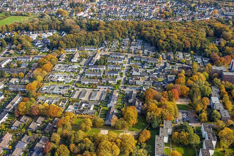 Aerial view, housing estate Paul-Löbe-Straße and Marcq-En-Baroeul-Straße in the district Rentfort in Gladbeck, Ruhr area, North Rhine-Westphalia, Germany, DE, Europe, Gladbeck, property tax, real estate, aerial view, aerial photography, aerial photography, overview, bird's-eye view, housing estate, housing and living, residential area, residential buildings, quality of living, residential neighbourhood, housing estate, birds-eyes view, overview
