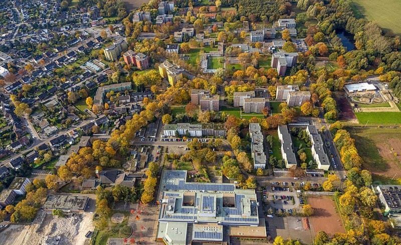 Aerial view, Ingeborg-Drewitz comprehensive school and high-rise housing estate Berliner Straße and Enfieldstraße in the district Rentfort in Gladbeck, Ruhr area, North Rhine-Westphalia, Germany, education, educational institution, DE, Europe, comprehensive school, Gladbeck, property tax, high-rise buildings, real estate, educational institute, aerial photograph, aerial photography, aerial photography, apartment buildings, overview, bird's-eye view, residential complex, living and life, residential area, residential buildings, residential quality, residential neighbourhood, housing estate, birds-eyes view, overview