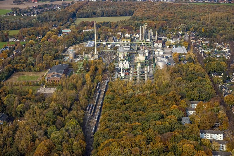 Aerial view, Ineos Phenol chemical plant in the district of Zweckel in Gladbeck, Ruhr area, North Rhine-Westphalia, Germany, DE, Europe, commercial enterprises, commercial area, commercial park, commercial location, commercial use, Gladbeck, industrial area, industrial building, industrial location, aerial photograph, aerial photography, aerial photography, overview, bird's-eye view, overview