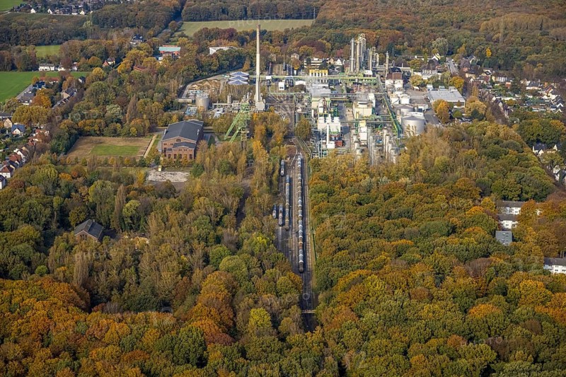 Aerial view, Ineos Phenol chemical plant in the district of Zweckel in Gladbeck, Ruhr area, North Rhine-Westphalia, Germany, DE, Europe, commercial enterprises, commercial area, commercial park, commercial location, commercial use, Gladbeck, industrial area, industrial building, industrial location, aerial photograph, aerial photography, aerial photography, overview, bird's-eye view, overview