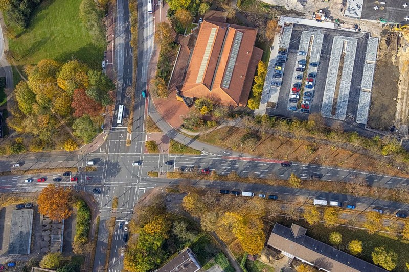 Aerial view, intersection Sandstraße and Konrad-Adenauer-Allee with red cycle path marking in Gladbeck, Ruhr area, North Rhine-Westphalia, Germany, DE, Europe, Gladbeck, aerial view, aerial photography, aerial photography, cycle path, road crossing, road traffic, overview, traffic safety, bird's eye view, birds-eyes view, overview