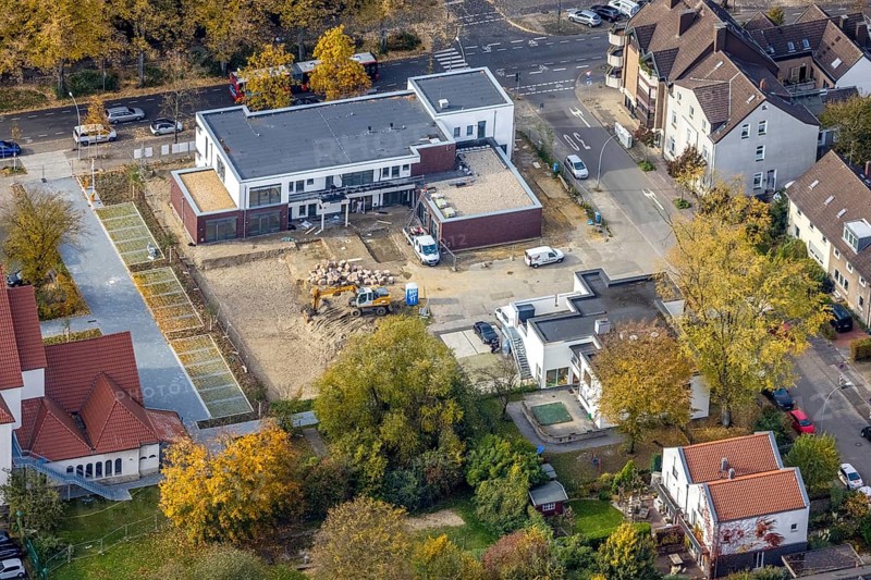 Aerial view, construction site with new kindergarten building at the former Bonhoeffer-Haus in the Postallee in Gladbeck, Ruhr area, North Rhine-Westphalia, Germany, construction work, construction area, construction site, building plots, construction project, construction site, DE, Europe, Gladbeck, kindergarten, day-care centre, day-care centre, aerial photograph, aerial photography, aerial photography, new building, overview, bird's-eye view, overview