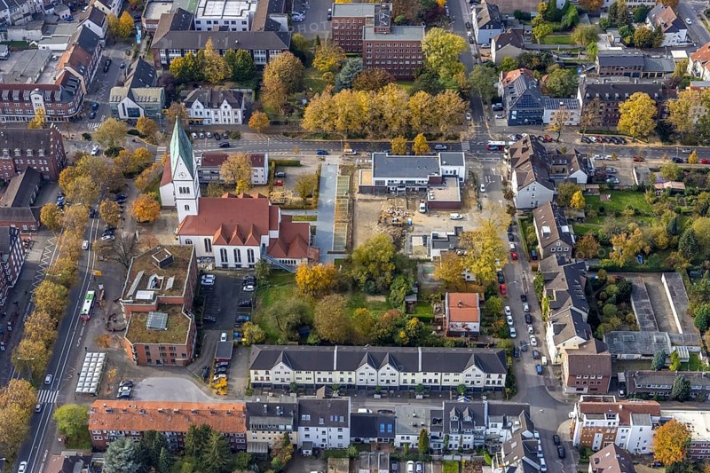 Aerial view, Christ Church and construction site with new kindergarten at the former Bonhoeffer House in the Postallee in Gladbeck, Ruhr area, North Rhine-Westphalia, Germany, place of worship, construction work, construction area, building site, building plots, construction project, construction site, DE, Europe, Gladbeck, religious community, place of worship, holy place, kindergarten, day care centre, day care centre, church, parish, day care centre, denomination, aerial view, aerial photography, aerial photography, new building, religion, religious site, overview, bird's-eye view, overview