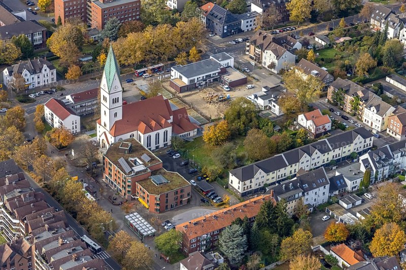 Aerial view, Christ Church and construction site with new kindergarten at the former Bonhoeffer House in the Postallee in Gladbeck, Ruhr area, North Rhine-Westphalia, Germany, place of worship, construction work, construction area, building site, building plots, construction project, construction site, DE, Europe, Gladbeck, religious community, place of worship, holy place, kindergarten, day care centre, day care centre, church, parish, day care centre, denomination, aerial view, aerial photography, aerial photography, new building, religion, religious site, overview, bird's-eye view, overview