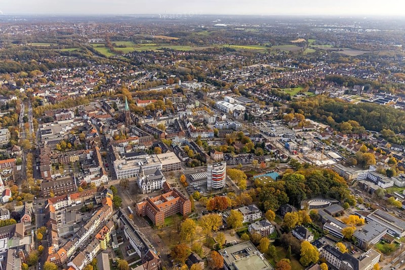 Aerial view, townscape with Stadtsparkasse Gladbeck high-rise building and St. Lamberti Catholic Church in Gladbeck, Ruhr area, North Rhine-Westphalia, Germany, place of worship, DE, Europe, Gladbeck, religious community, place of worship, holy place, city centre, church, parish, denomination, aerial view, aerial photography, aerial photography, aerial view, location view, religion, religious site, skyline, townscape, city centre, city centre, overview, bird's-eye view, bird's-eye view, overview