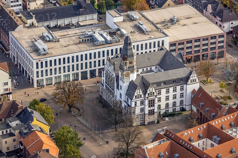 Aerial view, City Hall and Stadtsparkasse Gladbeck high-rise building in Gladbeck, Ruhr area, North Rhine-Westphalia, Germany, authority, citizens' office, DE, Europe, finance, Gladbeck, aerial view, aerial photography, aerial photography, city hall, savings bank, overview, bird's-eye view, overview