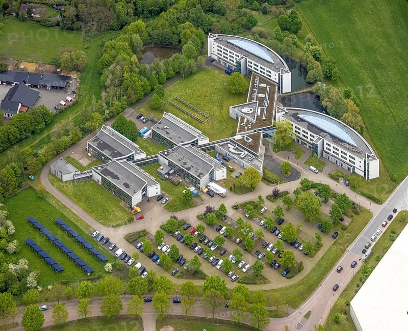 Aerial view, IWG Innovationszentrum Wiesenbusch Gladbeck, Gewerbepark Am Wiesenbusch, Rentfort, Gladbeck, Ruhr area, North Rhine-Westphalia, Germany, DE, Europe, commercial buildings, business district, business centre, commercial space, commercial area, commercial use, autumn colours, industrial area, industrial location, aerial photograph, aerial photography, aerial photography, rental space, overview, bird's-eye view, birds-eyes view, overview