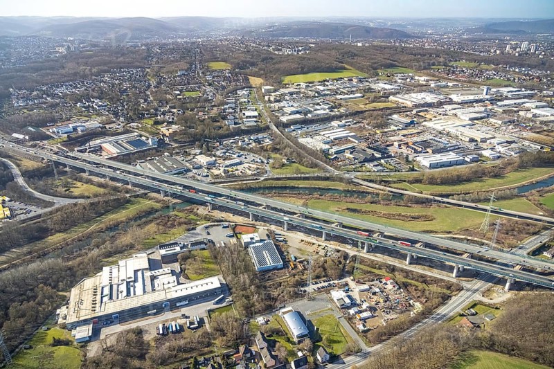 Aerial view of the Lennetal bridge, motorway A45 Sauerlandlinie shortly in front of the lane shift, Lennetal, Hagen, Ruhr area, North Rhine-Westphalia, Germany, DE, Europe, aerial photo, birds-eyes view, aerial photograph, aerial photography, aerial photography, overview, bird's eye view, traffic infrastructure, Sauerlandlinie, motorway bridge A45, Lennetal bridge, motorway maintenance depot Hagen, Autobahn.de