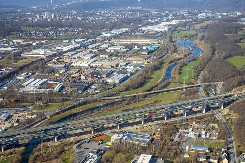 Aerial view of the Lennetal bridge, motorway A45 Sauerlandlinie shortly in front of the lane shift, Lennetal, Hagen, Ruhr area, North Rhine-Westphalia, Germany, DE, Europe, aerial photo, birds-eyes view, aerial photograph, aerial photography, aerial photography, overview, bird's eye view, traffic infrastructure, Sauerlandlinie, motorway bridge A45, Lennetal bridge, motorway maintenance depot Hagen, Autobahn.de