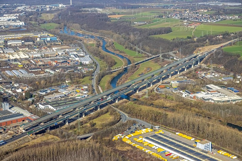 Aerial view of the Lennetal bridge, motorway A45 Sauerlandlinie shortly in front of the lane shift, Lennetal, Hagen, Ruhr area, North Rhine-Westphalia, Germany, DE, Europe, aerial photo, birds-eyes view, aerial photograph, aerial photography, aerial photography, overview, bird's eye view, traffic infrastructure, Sauerlandlinie, motorway bridge A45, Lennetal bridge, motorway maintenance depot Hagen, Autobahn.de