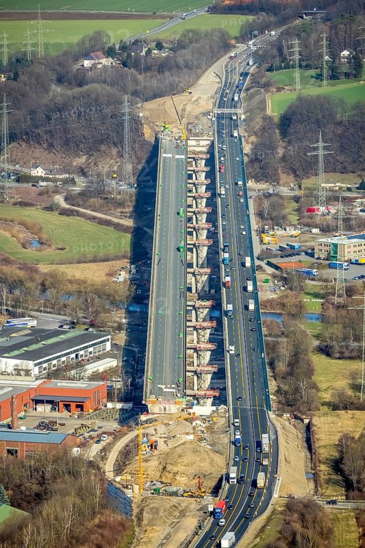 Aerial view of the Lennetal bridge, motorway A45 Sauerlandlinie shortly in front of the lane shift, Lennetal, Hagen, Ruhr area, North Rhine-Westphalia, Germany, DE, Europe, aerial photo, birds-eyes view, aerial photograph, aerial photography, aerial photography, overview, bird's eye view, traffic infrastructure, Sauerlandlinie, motorway bridge A45, Lennetal bridge, motorway maintenance depot Hagen, Autobahn.de