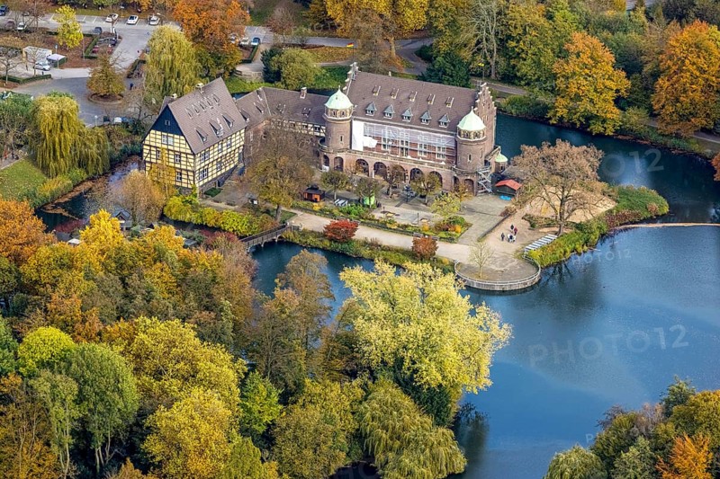 Aerial view, moated castle Wittringen with castle pond in the district Butendorf in Gladbeck, Ruhr area, North Rhine-Westphalia, Germany, castle, DE, Europe, gastronomy, Gladbeck, moat, manor house, aerial view, aerial photography, aerial photography, castle, overview, bird's-eye view, forest area, moated castle, moat, moated castle, birds-eyes view, overview