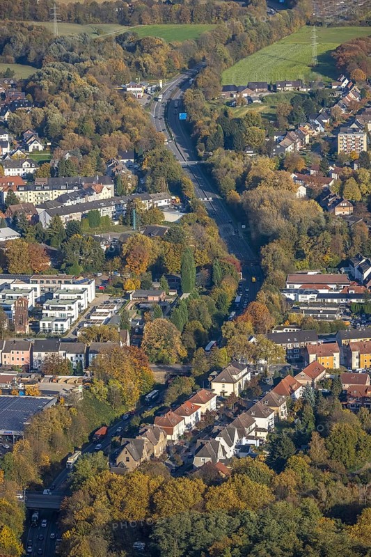 Aerial view, The Essener Straße federal road B224 in the district Butendorf in Gladbeck, Ruhr area, North Rhine-Westphalia, Germany, DE, Europe, Gartenstraße, Gladbeck, green trees, autumn colours, aerial view, aerial photography, aerial photography, overview, bird's eye view, residential complex, birds-eyes view, overview