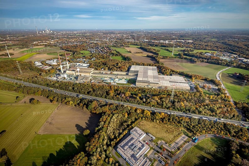 Aerial view, industrial area Am Wiesenbusch with Pilkington Deutschland AG at the motorway A31 in the district Rentfort in Gladbeck, Ruhr area, North Rhine-Westphalia, Germany, DE, Europe, distant view, Gladbeck, aerial view, aerial photography, aerial photography, overview, bird's-eye view, overview