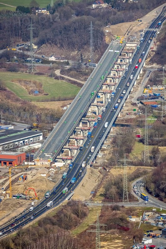 Aerial view of the Lennetal bridge, motorway A45 Sauerlandlinie shortly in front of the lane shift, Lennetal, Hagen, Ruhr area, North Rhine-Westphalia, Germany, DE, Europe, aerial photo, birds-eyes view, aerial photograph, aerial photography, aerial photography, overview, bird's eye view, traffic infrastructure, Sauerlandlinie, motorway bridge A45, Lennetal bridge, motorway maintenance depot Hagen, Autobahn.de
