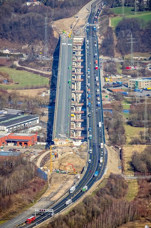 Aerial view of the Lennetal bridge, motorway A45 Sauerlandlinie shortly in front of the lane shift, Lennetal, Hagen, Ruhr area, North Rhine-Westphalia, Germany, DE, Europe, aerial photo, birds-eyes view, aerial photograph, aerial photography, aerial photography, overview, bird's eye view, traffic infrastructure, Sauerlandlinie, motorway bridge A45, Lennetal bridge, motorway maintenance depot Hagen, Autobahn.de
