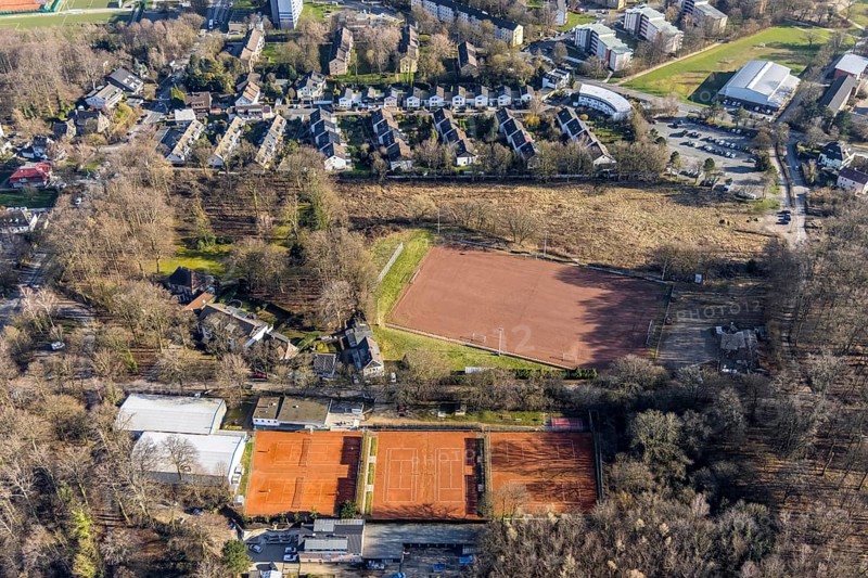Aerial view, sports facility Lohestraße, terraced house residential area Mallnitzer Straße, Emst, Hagen, Ruhr area, North Rhine-Westphalia, Germany, DE, single-family houses, Europe, football pitch, football stadium, property tax, real estate, aerial view, aerial photography, aerial photography, sports, sports facilities, sports field, sports facility, Spvg Hagen 11 sports club, tennis, tennis facility, tennis courts, overview, bird's-eye view, residential complex, living and living, residential area, residential buildings, residential quality, residential neighbourhood, housing estate, birds-eyes view, overview