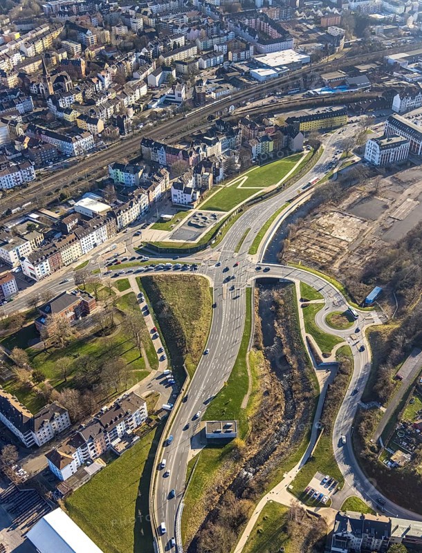 Aerial view, Wehringhauser Straße and river Ennepe, Bohne Park Hagen, Varta-Insel construction site, Wehringhausen, Hagen, Ruhr area, North Rhine-Westphalia, Germany, construction area, construction site, building plots, construction project, construction site, DE, Europe, roundabout, roundabout, aerial view, aerial photography, aerial photography, park, pump track, overview, bird's-eye view, overview
