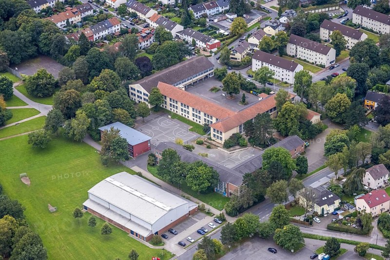 Aerial view, Rahel-Varnhagen-Kolleg und Grundschule Emst im Stadtteil Emst in Hagen, Ruhr area, North Rhine-Westphalia, Germany, education, educational institution, DE, Europe, primary school, Hagen, educational institute, aerial view, aerial photography, aerial photography, school, overview, bird's-eye view, birds-eyes view, overview