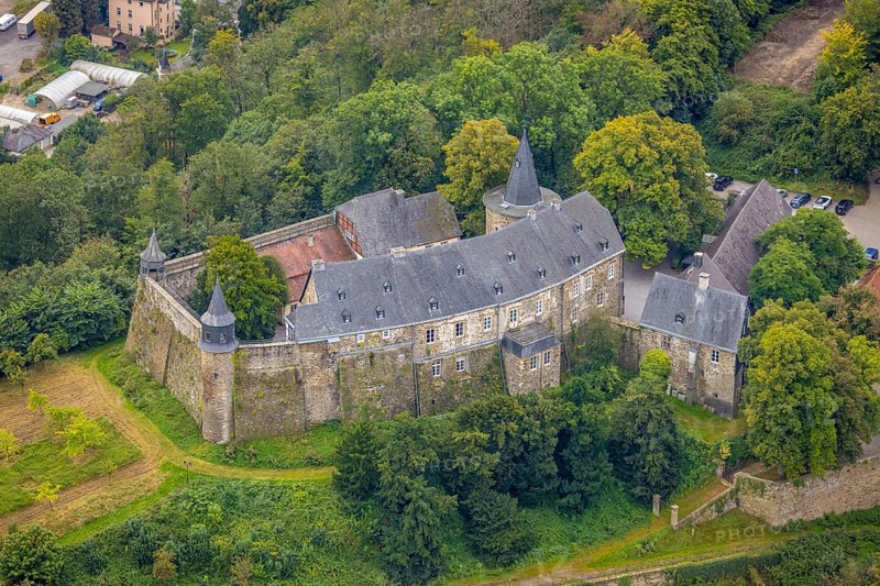 Aerial photograph, Hohenlimburg Castle on the Schlossberg in the Hohenlimburg district of Hagen, Ruhr area, North Rhine-Westphalia, Germany, castle, DE, Europe, Hagen, hilltop castle, aerial photograph, aerial photography, aerial photography, castle, overview, defence system, bird's-eye view, overview