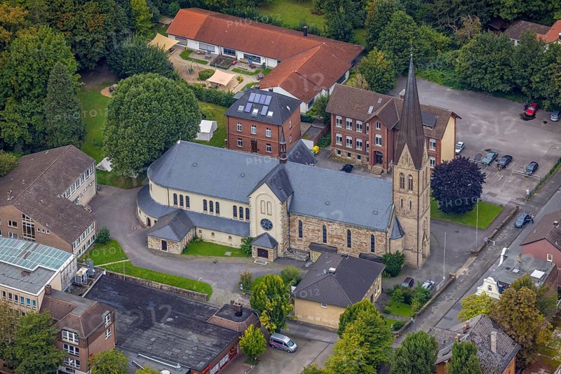 Aerial view, St. Boniface Catholic Church, Old Wineyard School and St. Boniface Day Care Centre in the Hohenlimburg district of Hagen, Ruhr area, North Rhine-Westphalia, Germany, place of worship, DE, Europe, religious community, place of worship, Hagen, sacred site, kindergarten, day care centre, day care centre, church, parish, day care centre, denomination, aerial view, aerial photography, aerial photography, religion, religious site, overview, bird's-eye view, overview