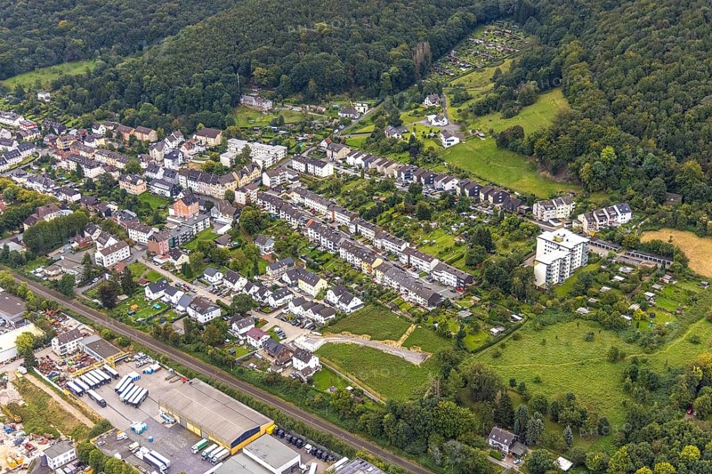Aerial view, housing estate Hermann-Sudermann-Straße and Agnes-Miegel-Straße in the district Haspe-West in Hagen, Ruhr area, North Rhine-Westphalia, Germany, DE, Europe, property tax, Hagen, real estate, aerial view, aerial photography, aerial photography, overview, bird's-eye view, housing estate, housing and living, residential area, residential buildings, quality of living, residential neighbourhood, housing estate, birds-eyes view, overview