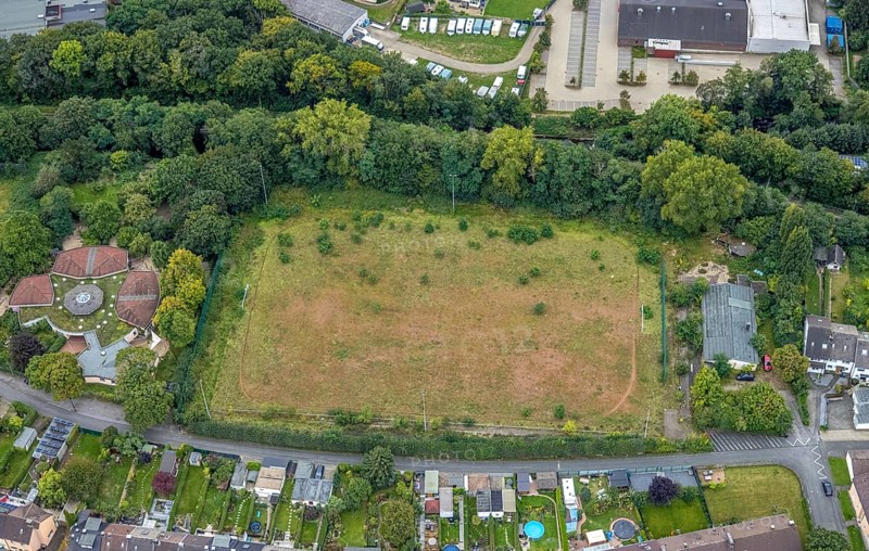 Aerial view, Waldorf Kindergarten next to the former Am Quambusch sports ground. A residential quarter is to be built on the brownfield site in the Haspe-West district of Hagen, Ruhr area, North Rhine-Westphalia, Germany, construction area, construction site, DE, Europe, Hagen, kindergarten, day nursery, day care centre, day nursery, aerial view, aerial photography, aerial photography, overview, bird's-eye view, overview