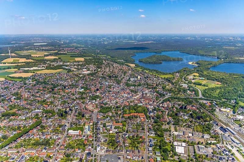 Aerial view, Old town with catholic St.Sixtus Church, Old Town Ring, Haltern am See Town Hall, view of Haltern reservoir, Haltern town, Haltern am See, Ruhr area, North Rhine-Westphalia, Germany, Old Town, Old Town view, Old Town area, Old Town Ring, place of worship, authority, DE, Europe, religious community, place of worship, sanctuary, church, parish, denomination, roundabout, roundabout, aerial view, aerial photography, aerial photography, town hall, religion, religious site, lake, vertical view, reservoir, overview, bird's eye view, birds-eyes view, historic town centre, overview