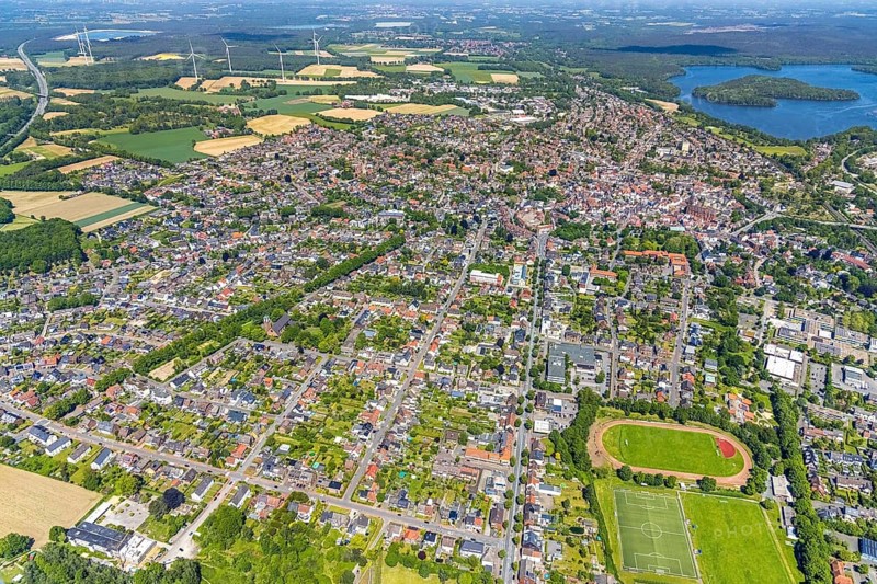 Aerial view, Old town with catholic St.Sixtus-Kirche, Altstadring, Haltern am See town hall, Conzeallee sports complex, view of Haltern reservoir, Haltern town, Haltern am See, Ruhr area, North Rhine-Westphalia, Germany, old town, old town view, old town area, old town ring, place of worship, authority, DE, Europe, football pitch, football stadium, religious community, place of worship, sacred site, church, parish, denomination, roundabout, roundabout, aerial view, aerial photography, aerial photography, town hall, religion, religious site, lake, vertical shot, sports facilities, sports field, sports facility, reservoir, overview, bird's-eye view, birds-eyes view, historic city centre, overview