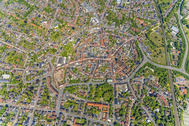 Aerial view, old town with catholic St.Sixtus-Kirche, Altstadring, town hall Haltern am See, Haltern-Stadt, vertical aerial view of Haltern am See, Ruhr area, North Rhine-Westphalia, Germany, old town, old town view, old town area, old town ring, place of worship, authority, DE, Europe, religious community, place of worship, Haltern am See, holy place, church, parish, denomination, roundabout, roundabout, aerial view, aerial photography, aerial photography, town hall, religion, religious site, vertical view, overview, bird's eye view, birds-eyes view, historic town centre, overview