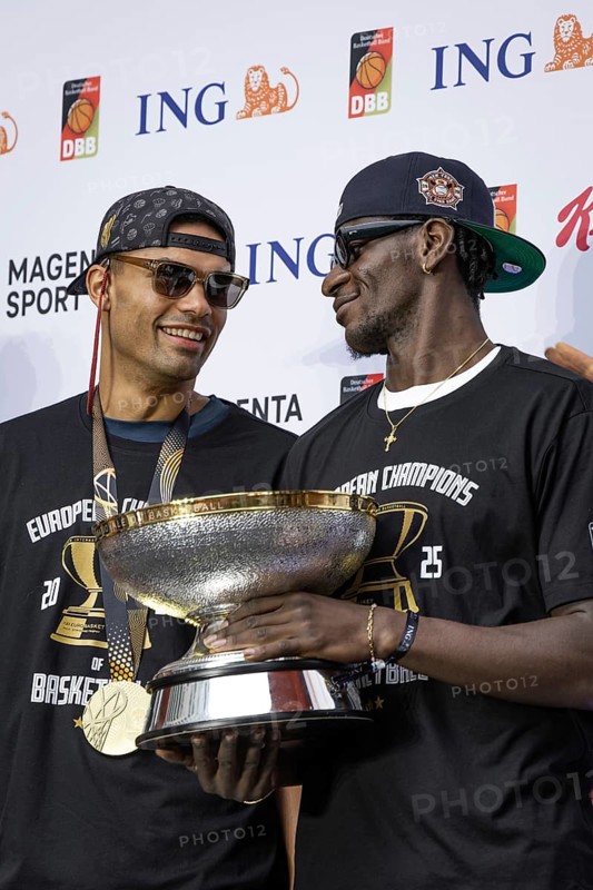 After winning the European Basketball Championship on 14 September 2025 in Riga Latvia with an 88:83 victory over Turkey, the winners of the German national basketball team will be welcomed in Frankfurt am Main on 15 September 2025. The most valuable player of the tournament was the German national player Dennis Schröder. With the 9th victory in the 9th game, the DBB team won its first ever European Championship title, around 2 years after winning the World Championship, Frankfurt am Main, Hesse, Germany