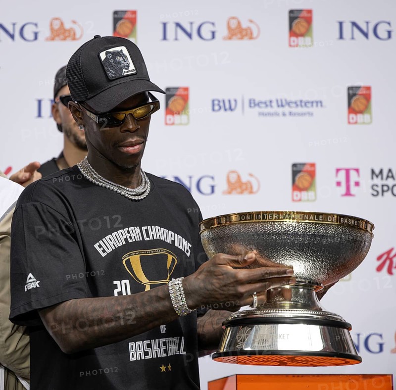 After winning the European Basketball Championship on 14 September 2025 in Riga Latvia with an 88:83 victory over Turkey, the winners of the German national basketball team will be welcomed in Frankfurt am Main on 15 September 2025. The most valuable player of the tournament was the German national player Dennis Schröder. With the 9th victory in the 9th game, the DBB team won its first ever European Championship title, around 2 years after winning the World Championship, Frankfurt am Main, Hesse, Germany