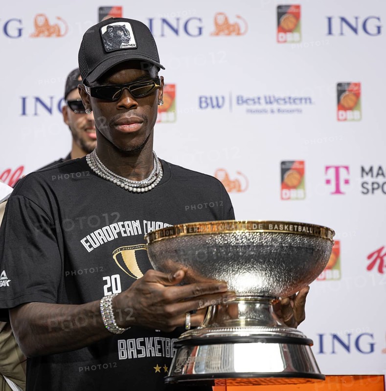After winning the European Basketball Championship on 14 September 2025 in Riga Latvia with an 88:83 victory over Turkey, the winners of the German national basketball team will be welcomed in Frankfurt am Main on 15 September 2025. The most valuable player of the tournament was the German national player Dennis Schröder. With the 9th victory in the 9th game, the DBB team won its first ever European Championship title, around 2 years after winning the World Championship, Frankfurt am Main, Hesse, Germany