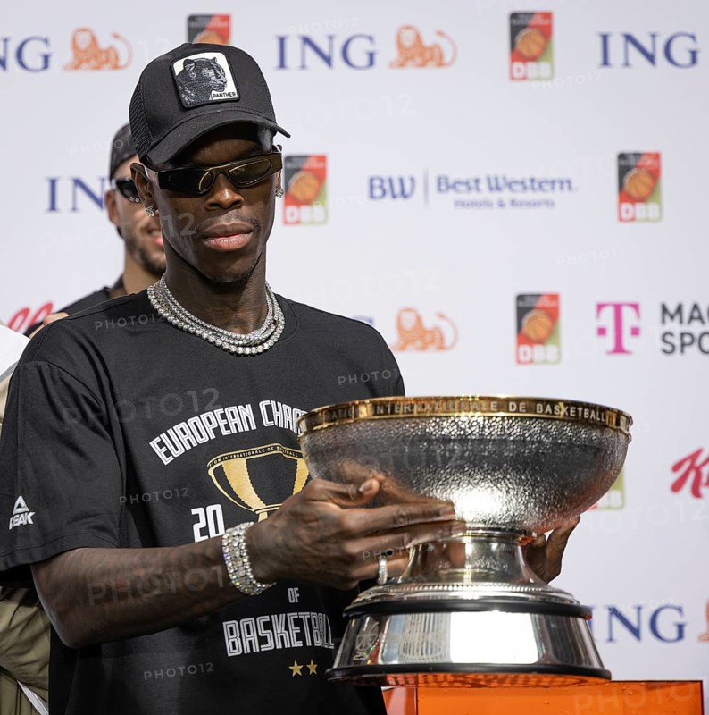 After winning the European Basketball Championship on 14 September 2025 in Riga Latvia with an 88:83 victory over Turkey, the winners of the German national basketball team will be welcomed in Frankfurt am Main on 15 September 2025. The most valuable player of the tournament was the German national player Dennis Schröder. With the 9th victory in the 9th game, the DBB team won its first ever European Championship title, around 2 years after winning the World Championship, Frankfurt am Main, Hesse, Germany