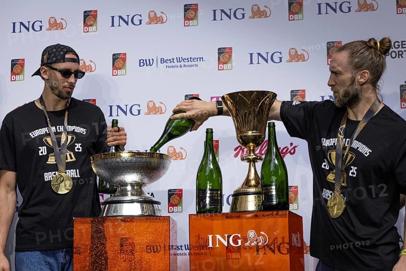 After winning the European Basketball Championship on 14 September 2025 in Riga Latvia with an 88:83 victory over Turkey, the winners of the German national basketball team will be welcomed in Frankfurt am Main on 15 September 2025. The most valuable player of the tournament was the German national player Dennis Schröder. With the 9th victory in the 9th game, the DBB team won its first ever European Championship title, around 2 years after winning the World Championship, Frankfurt am Main, Hesse, Germany