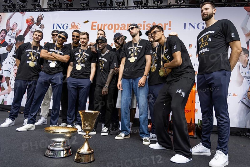 After winning the European Basketball Championship on 14 September 2025 in Riga Latvia with an 88:83 victory over Turkey, the winners of the German national basketball team will be welcomed in Frankfurt am Main on 15 September 2025. The most valuable player of the tournament was the German national player Dennis Schröder. With the 9th victory in the 9th game, the DBB team won its first ever European Championship title, around 2 years after winning the World Championship, Frankfurt am Main, Hesse, Germany