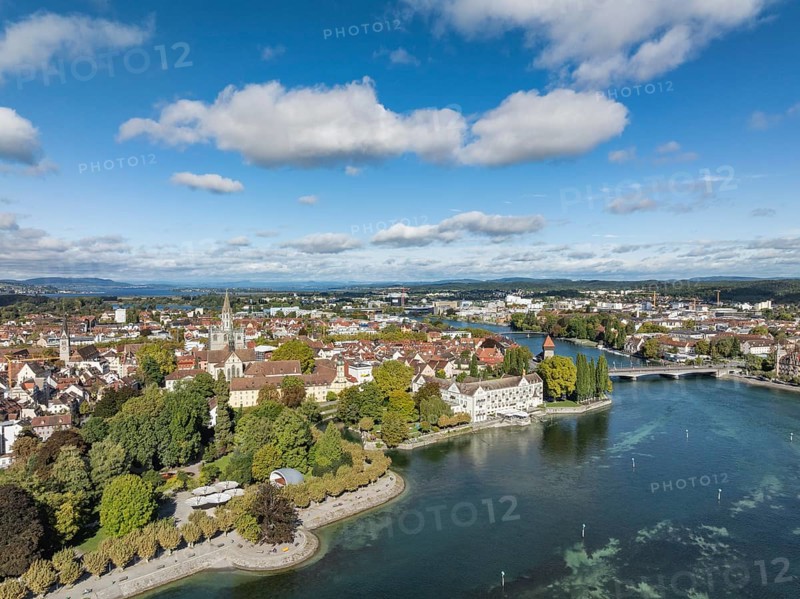 Aerial view of Lake Constance with the Seerhein, also Rhine funnel and the old town of Constance with the city garden, park on the lakeshore, promenade, on the right the Steigenberger Inselhotel, former Dominican monastery, next to it the old Rhine bridge, where the Rhine officially begins at kilometre zero, on the horizon the Constance Minster, district of Constance, Baden-Württemberg, Germany