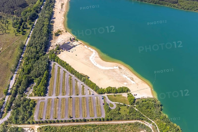 Aerial view, Silbersee II with sandy lido and lido, Lehmbraken, Haltern am See, Ruhr area, North Rhine-Westphalia, Germany, bathing lake, bathing lido, DE, DLRG, Europe, outdoor pool, gastronomy, aerial view, aerial photography, aerial photography, car parks, lake, Silbersee 2, lido, overview, bird's eye view, bathing, birds-eyes view, overview