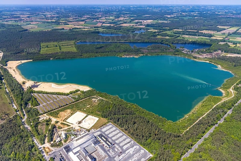 Aerial view, Silbersee II with sandy lido and lido, Lehmbraken, Haltern am See, Ruhr area, North Rhine-Westphalia, Germany, bathing lake, bathing lido, DE, DLRG, Europe, outdoor pool, gastronomy, aerial view, aerial photography, aerial photography, car parks, lake, Silbersee 2, lido, overview, bird's eye view, bathing, birds-eyes view, overview
